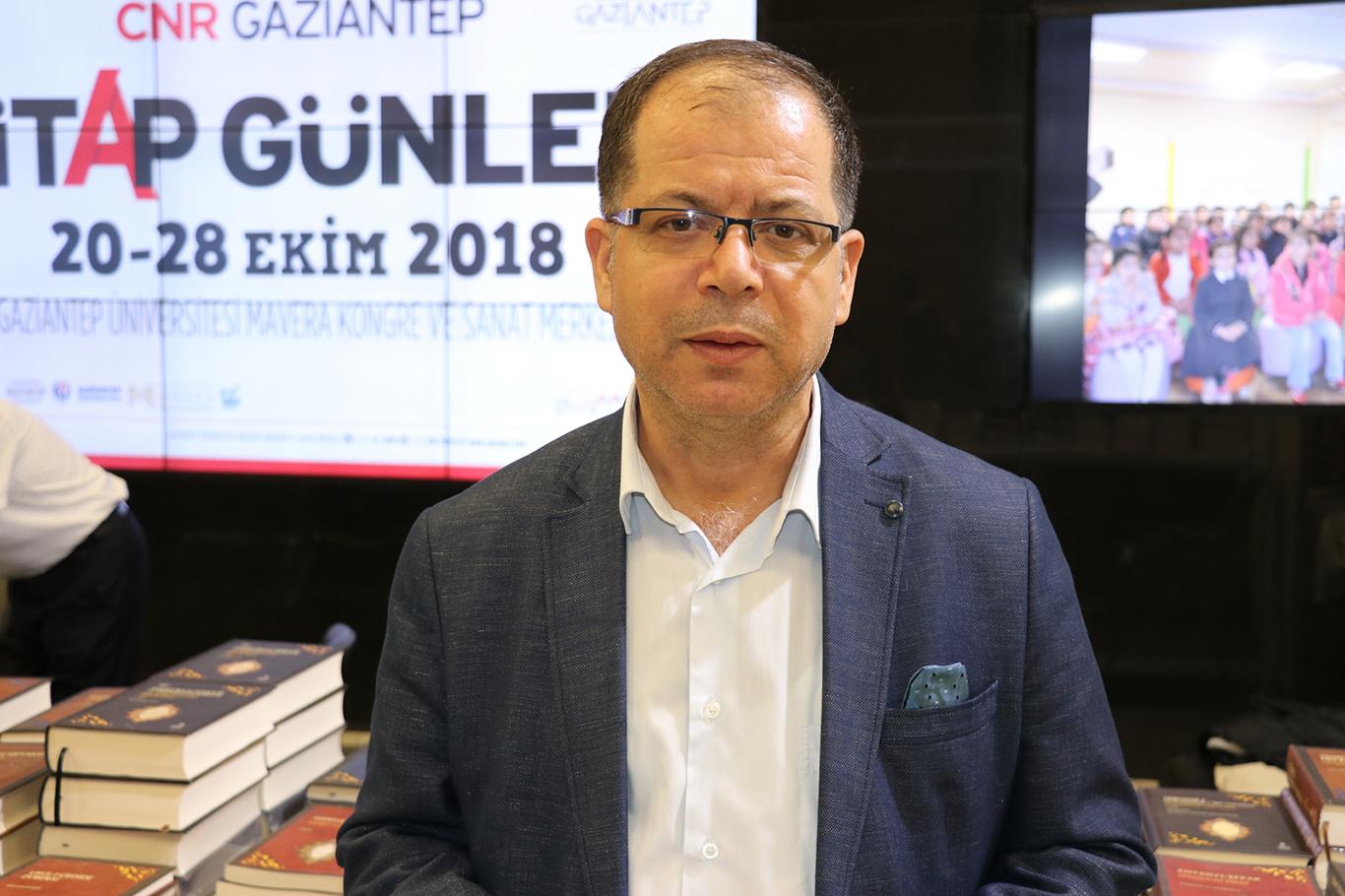 "Sosyal medya kitap okunmasını engelliyor" "Sosyal medya kitap okunmasını engelliyor"